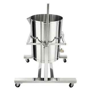 PRIMO 25 gallon kettle tilted on its stand